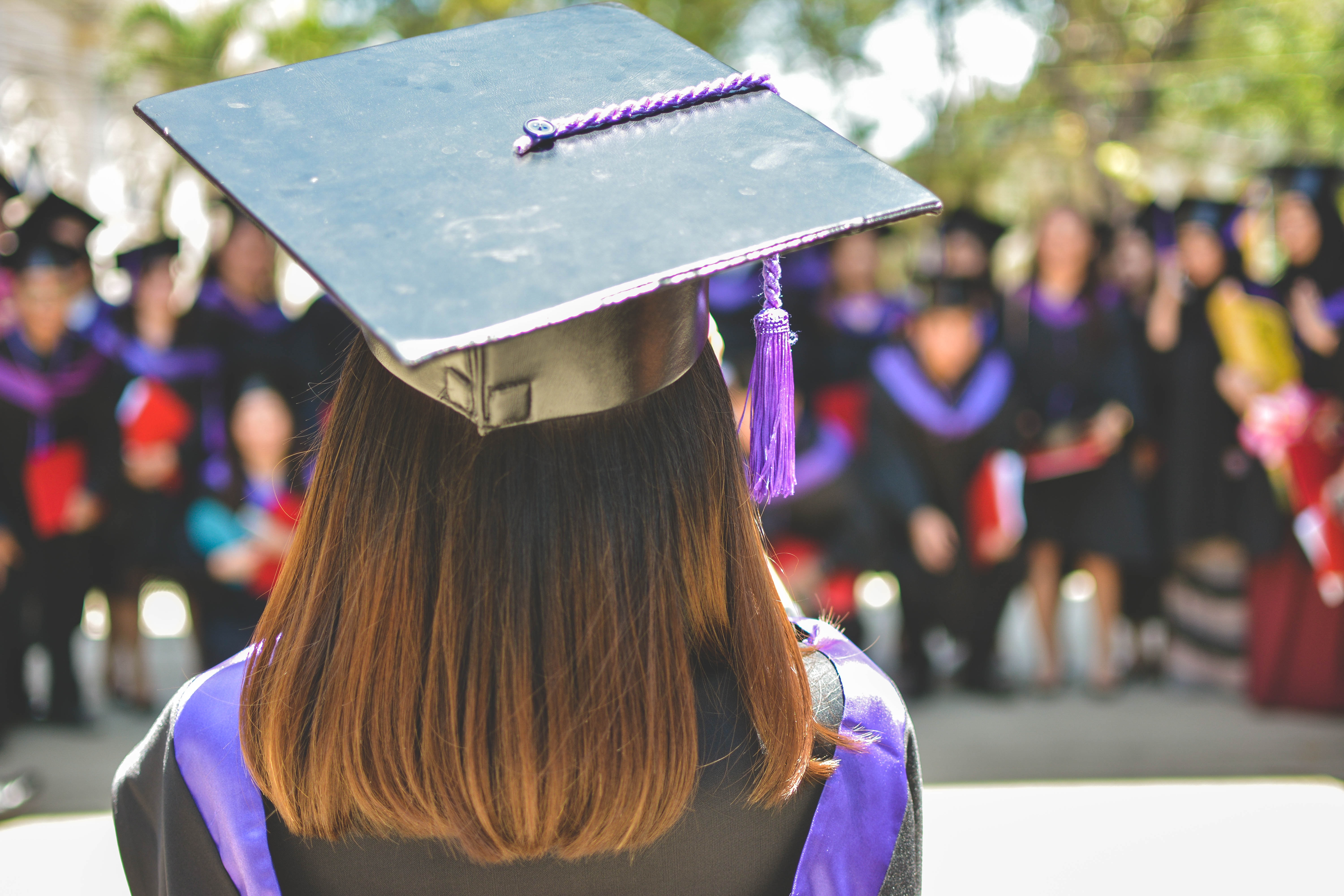 Graduation gown cap hi-res stock photography and images - Alamy